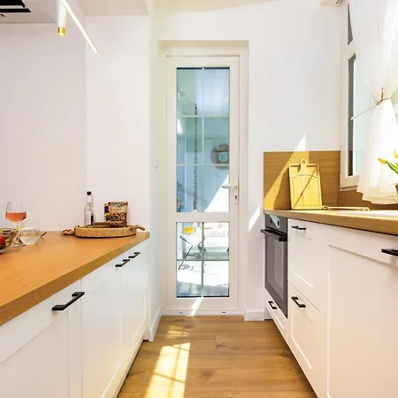 Happy People 1-bd - White By Flat Mаnager