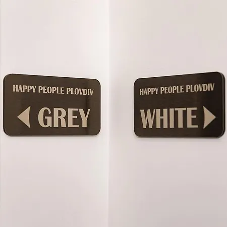 Happy People 1-bd - White By Flat Mаnager Daire Filibe